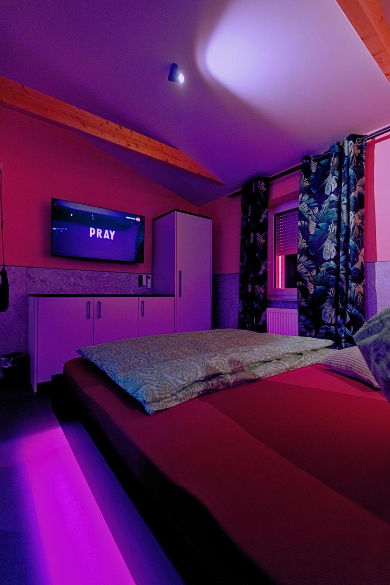 Lustra Stundenhotel - Adults Only Λάντσχουτ Εξωτερικό φωτογραφία