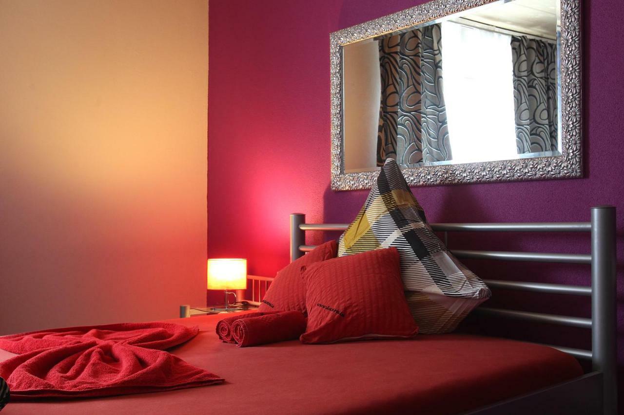 Lustra Stundenhotel - Adults Only Λάντσχουτ Εξωτερικό φωτογραφία